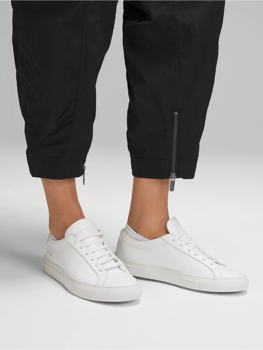 Front-Zip Mid-Rise Ruched Crop - Picture 7 of 8